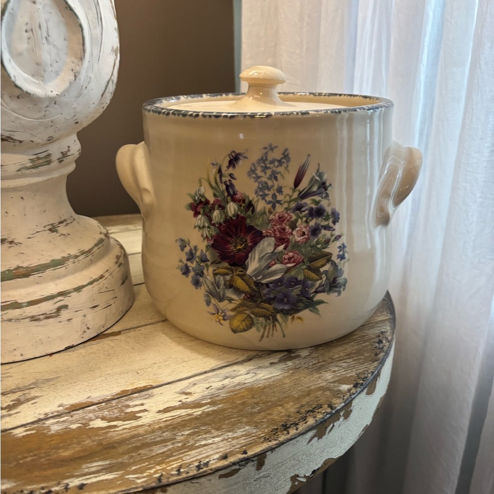 Home & Garden Party Ceramic Jar with Lid